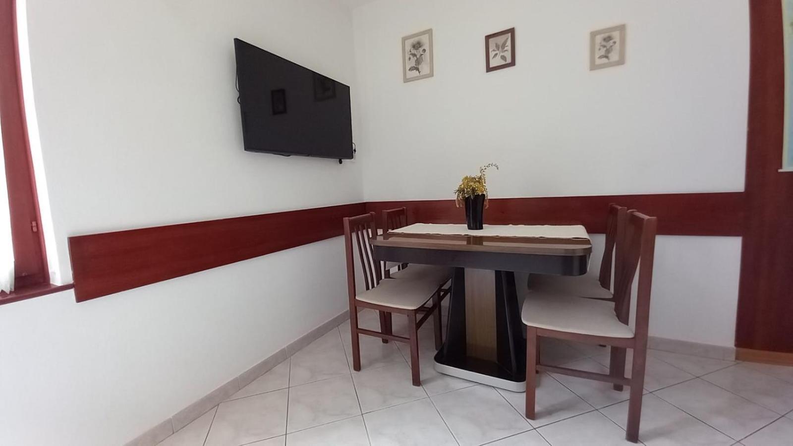 Apartment A4 Ines Near Beach โปเรช ภายนอก รูปภาพ